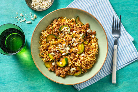 Noedels met kipgehakt en Aziatische saus