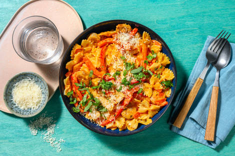 Saucisses de poulet et farfalle