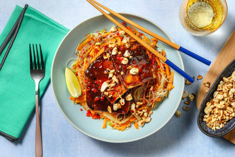 Vietnamesischer Nudelsalat mit knusprigem Tofu