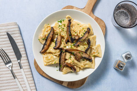 Vegane Maultaschen in cremiger Zwiebelsauce