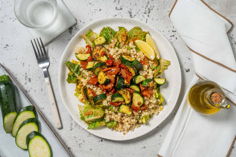 Perlencouscous-Salat mit Knoblauch-Zucchini