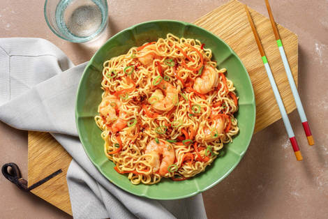 Chow mein rapidi alle mazzancolle in salsa chili piccante