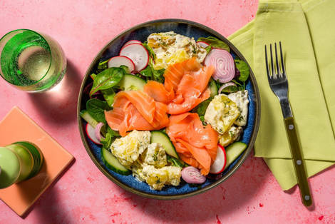 Røkelaks og dillkrydret potetsalat