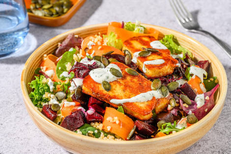 Pannestekt halloumi og bulgursalat