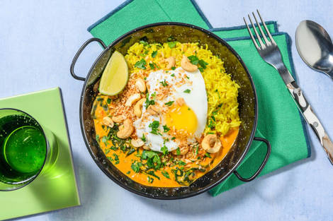 Curry d’épinards au lait de coco et œuf au plat