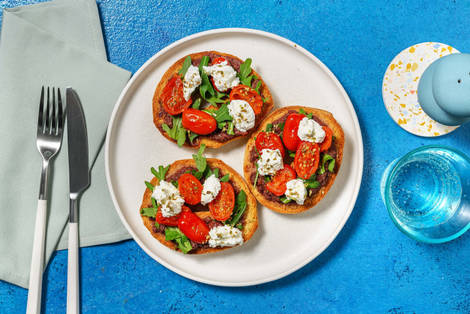 Frisella d'estate al paté di olive e ricotta