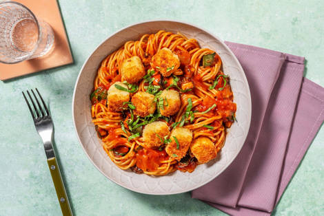 Medelhavspasta med zucchini i tomatsås