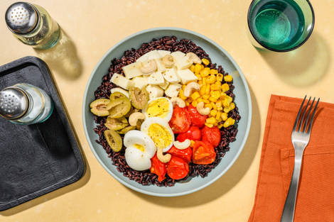 Insalata di riso nero, uova e mozzarella