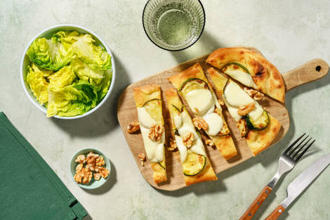 Pinsa filante alla mozzarella senza lattosio e zucchine