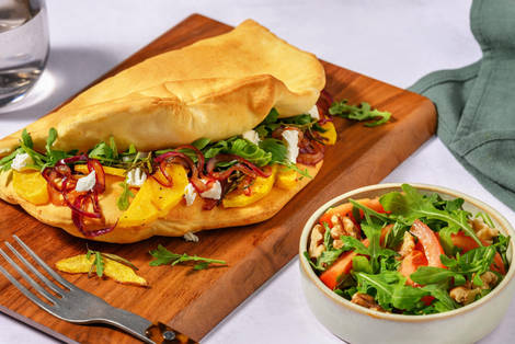 Bagt gedeost- og græskar-pizzasandwich