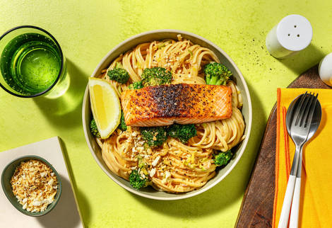 Creamy Thai Pasta mit extra Lachs in Kokossoße