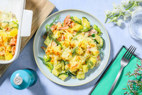 Romige aardappelschotel met warmgerookte zalm