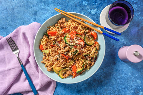 Sauté au poulet haché, nouilles et pak-choï