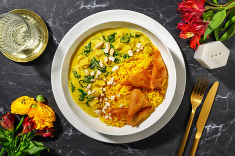 Golden curry : dinde, épinards & samossas bœuf