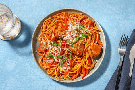 Spaghetti met gehaktballetjes in romige tomatensaus