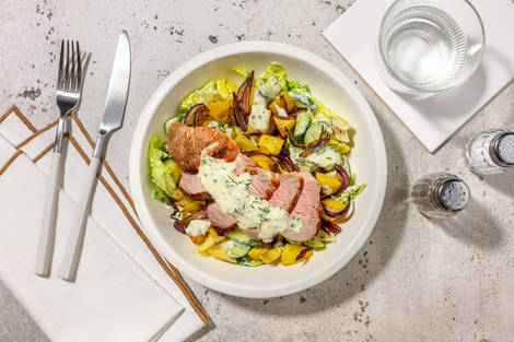 Knackiger Salat mit Souflaki-Bio-Schweinefilet