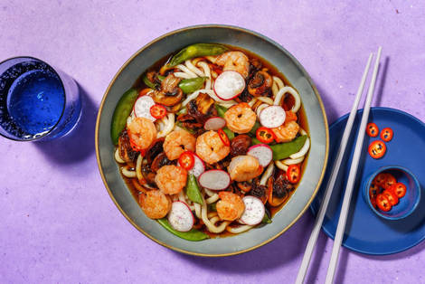 Bowl de soupe de nouilles udon aux crevettes relevées