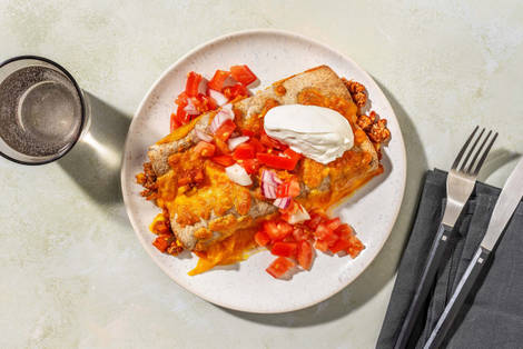 Cheesy tortilla-ovenschotel met kip en zure room