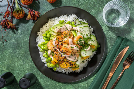 Fusion pokébowl met garnalen en avocado