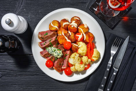Steak mariné et beurre aux fines herbes maison