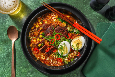 Ramen au miso avec steak et œuf mollet