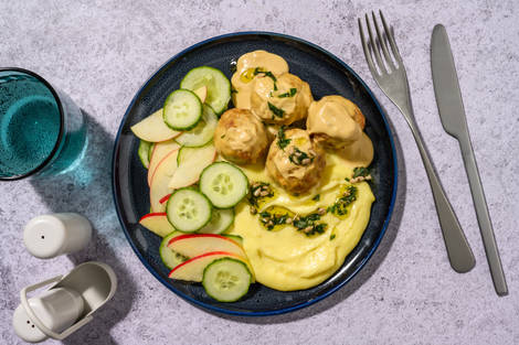 Fläskfärsköttbullar i krämig gräddsås