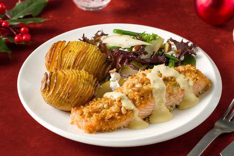 Pinjenötstoppad lax och hasselbackspotatis