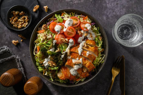 Kyllinge-couscoussalat med bagt broccoli