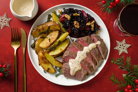 Pannestekt biff og kremet peppersaus