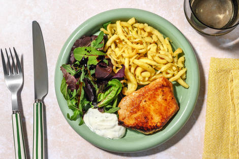 Schweinelachssteak auf Kräuterbutter-Spätzle