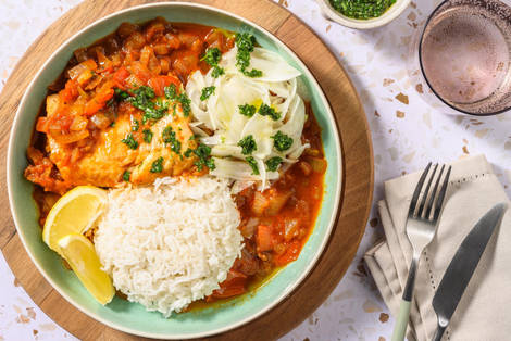 Spansk vit fisk i buljong och fluffigt ris