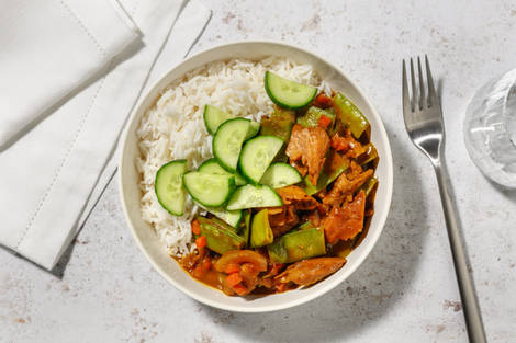 Plantaardige kipstukjes in kerrie-pindasaus