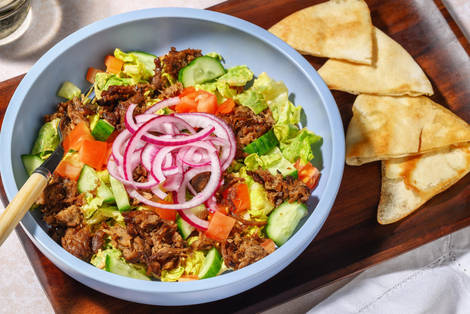 Vegan Schawarma auf buntem Salat