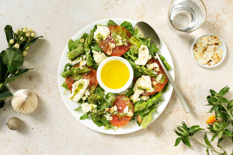 Pesto Heirloom Tomato, Bacon & Brie Christmas Wreath