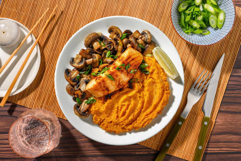 Lachsfilet auf Ingwer-Miso-Süßkartoffelpüree