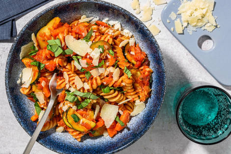 Fusilli en sauce au pesto rouge