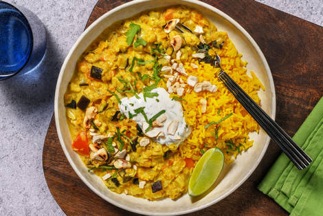 Pittige dahl met geroosterde aubergine en kruidige yogurtsaus