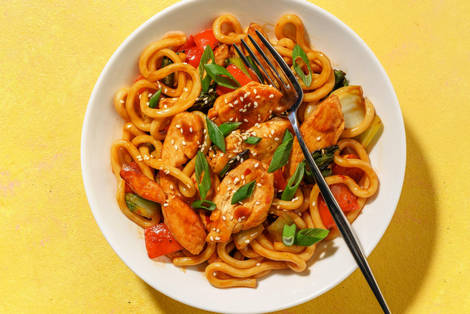 Snabb sötsur kyckling och udonnudlar