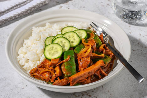 Émincés végétariens en sauce curry-cacahuètes