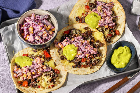 Zwartebonentostada's met avocadosalsa