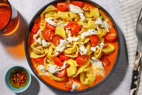 Spinat- og ricottatortelloni på tomatlavasauce