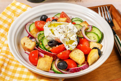 Cialledda croccante, burrata e cetrioli