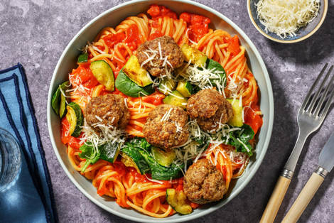 Kjøttboller og pasta i tomatsaus