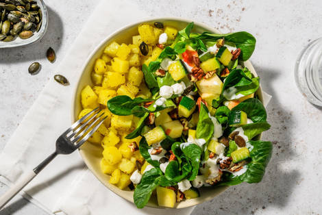 Salade au fromage de chèvre, noix de pécan et graines de courge
