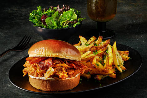 Chick Royale - burger di pulled chicken, cheddar e pancetta 