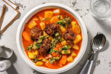 Griechischer „Stifado"-Eintopf mit Hacktätschli