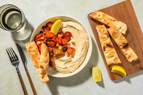 Hummus di ceci e salsiccia in stile mediorientale