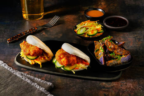 Bao bun al pollo fritto laccato in salsa chili