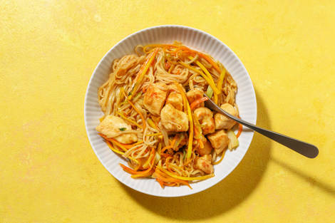 Nouilles de riz, poulet & légumes sautés