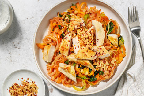 Scharfes Bio-Hähnchen nach Pad Thai Art